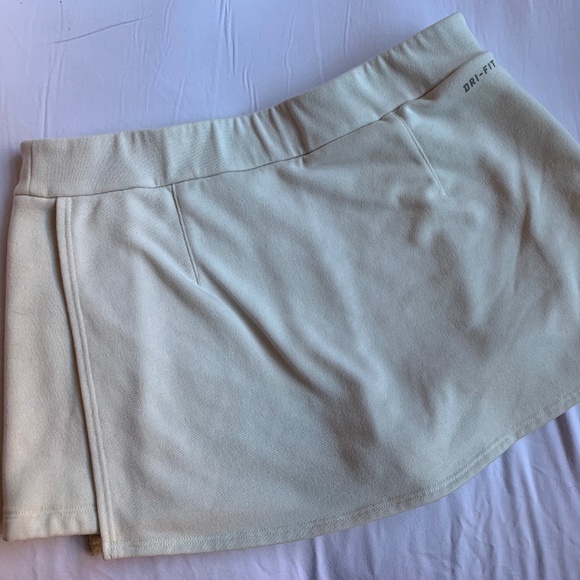 WOMENS NIKE WHITE TENNIS SKIRT SIZE MEDIUM - Picture 4 of 4